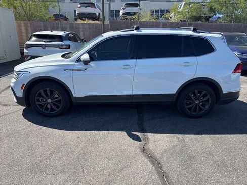 Used 2022 Volkswagen Tiguan SE w/ Panoramic Sunroof Package FWD image 1