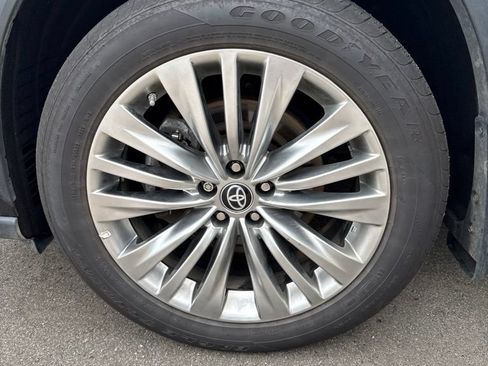Used 2023 Toyota Highlander Platinum AWD/4WD image 30