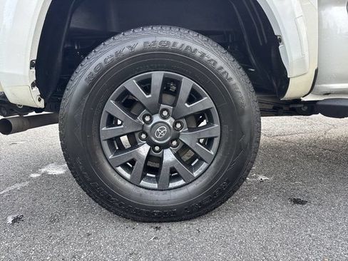 Used 2023 Toyota Tacoma SR5 w/ Technology Package AWD/4WD image 17