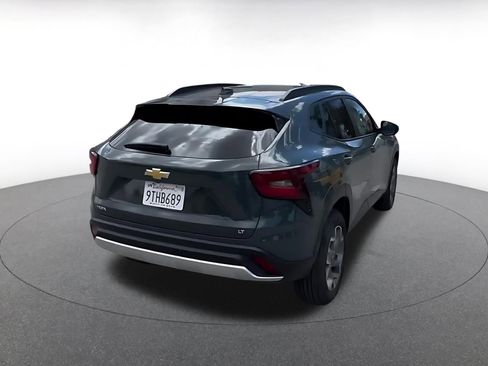 Used 2025 Chevrolet Trax LT FWD image 14