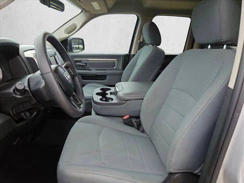 Used 2018 RAM 1500 Classic SLT image 19