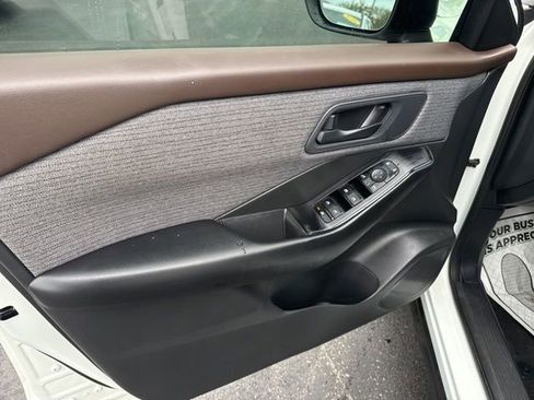 Used 2023 Nissan Rogue S image 13