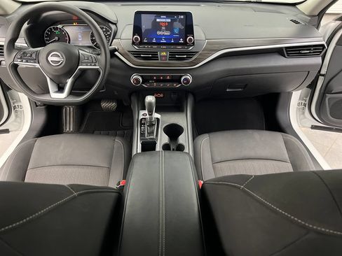 Used 2025 Nissan Altima 2.5 SV FWD image 39