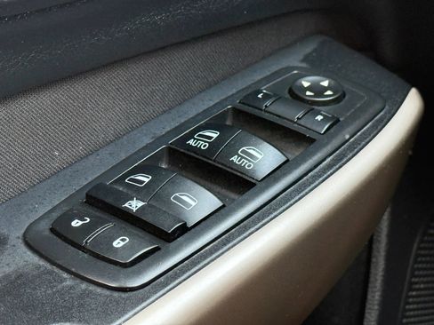 Used 2017 Jeep Cherokee Latitude FWD image 23