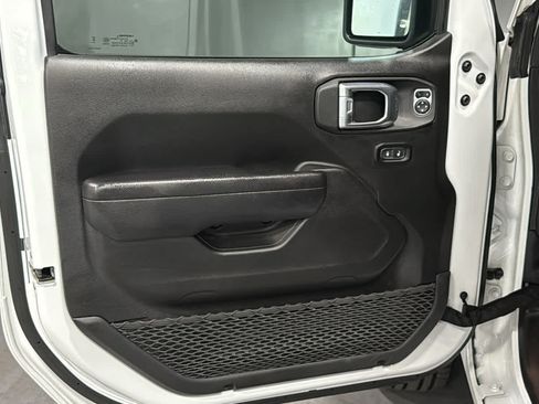 Used 2024 Jeep Wrangler Unlimited w/ Convenience Group AWD/4WD image 9