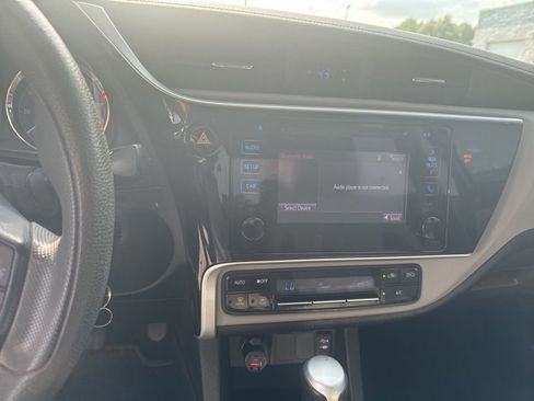 Used 2018 Toyota Corolla LE FWD image 4