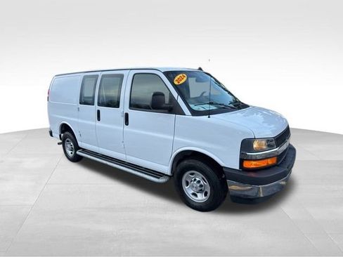 Used 2024 Chevrolet Express 2500 image 3