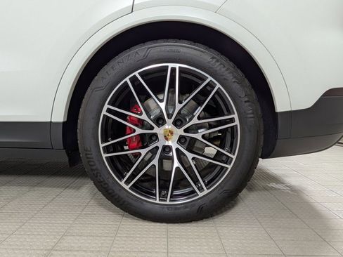 Certified 2024 Porsche Cayenne S AWD/4WD image 27