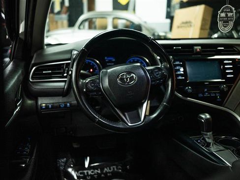 Used 2020 Toyota Camry SE w/ Carpet Mat Package FWD image 16