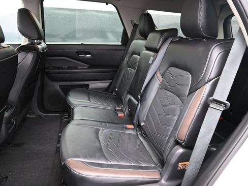 Used 2024 Nissan Pathfinder Platinum w/ Cargo Package AWD/4WD image 24