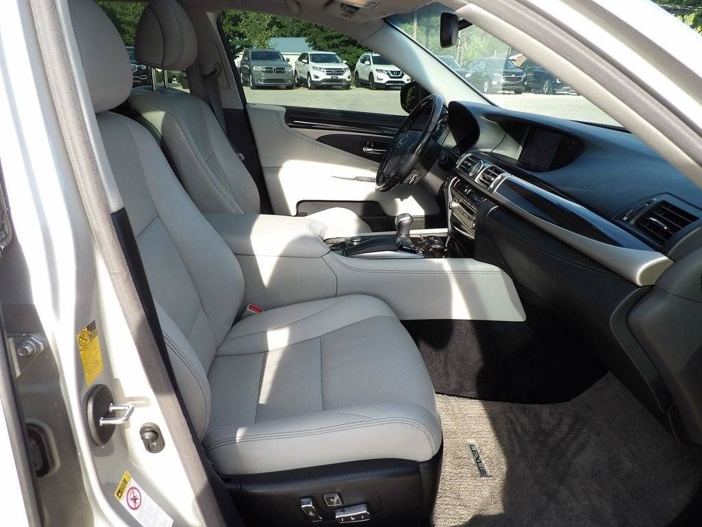 Used 2014 Lexus LS 460 w/ Comfort Package RWD image 32