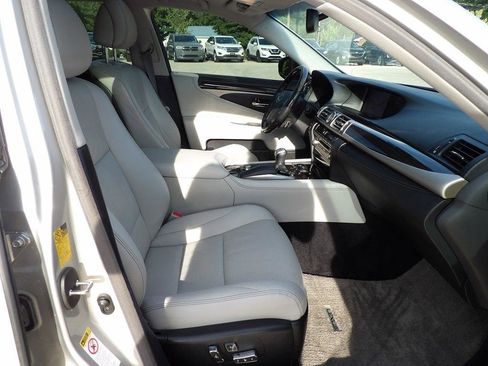 Used 2014 Lexus LS 460 w/ Comfort Package RWD image 32