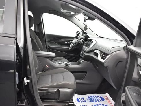 Used 2024 GMC Terrain SLE FWD image 17