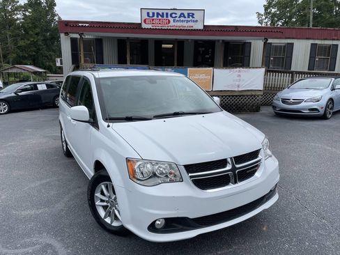 Used 2019 Dodge Grand Caravan SXT image 1