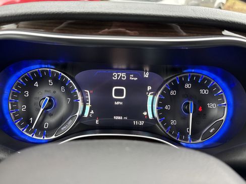 Used 2022 Chrysler Pacifica Limited image 25