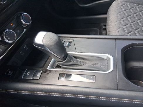 Used 2025 Nissan Kicks SV AWD/4WD image 9