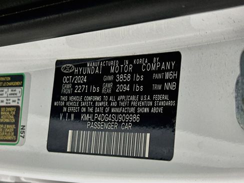 Used 2025 Hyundai Elantra Limited FWD image 12