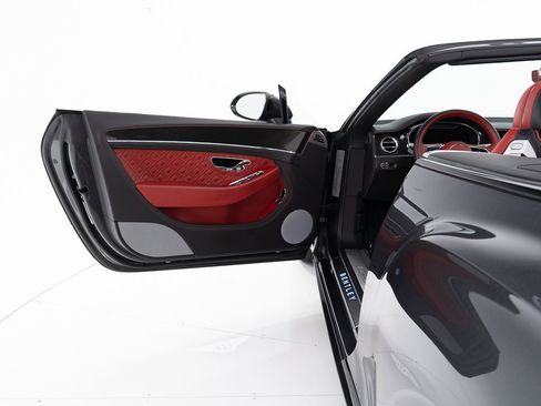 Used 2023 Bentley Continental GT Azure image 18