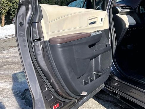 Certified 2021 Toyota Sienna Platinum image 44