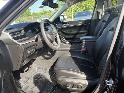 Used 2023 Jeep Grand Cherokee 4WD 4xe image 11