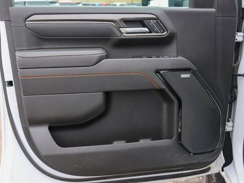 Used 2025 GMC Sierra 2500 AT4 image 9