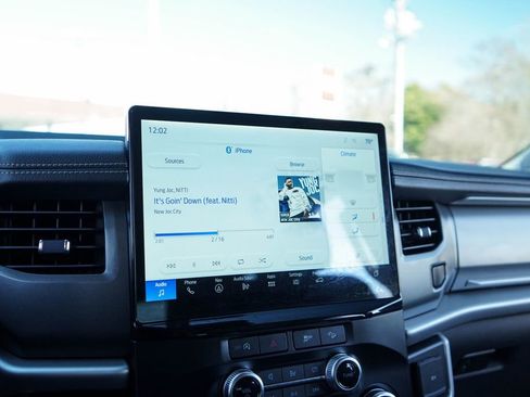 Used 2024 Ford Expedition Max XLT image 20