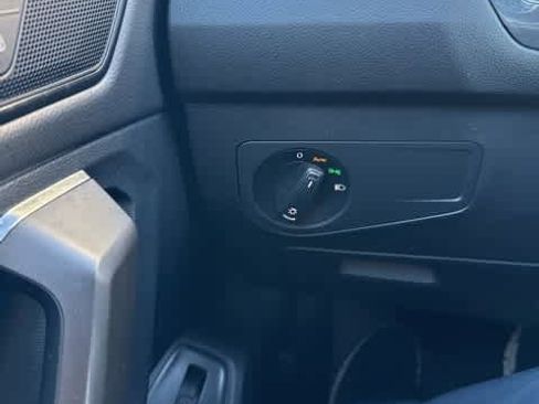 Certified 2022 Volkswagen Tiguan SE image 14