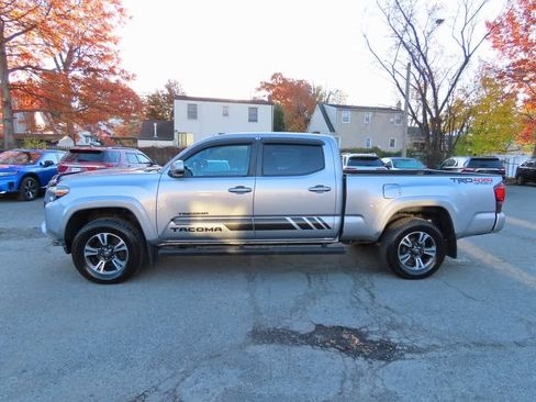 Used 2019 Toyota Tacoma TRD Sport image 3