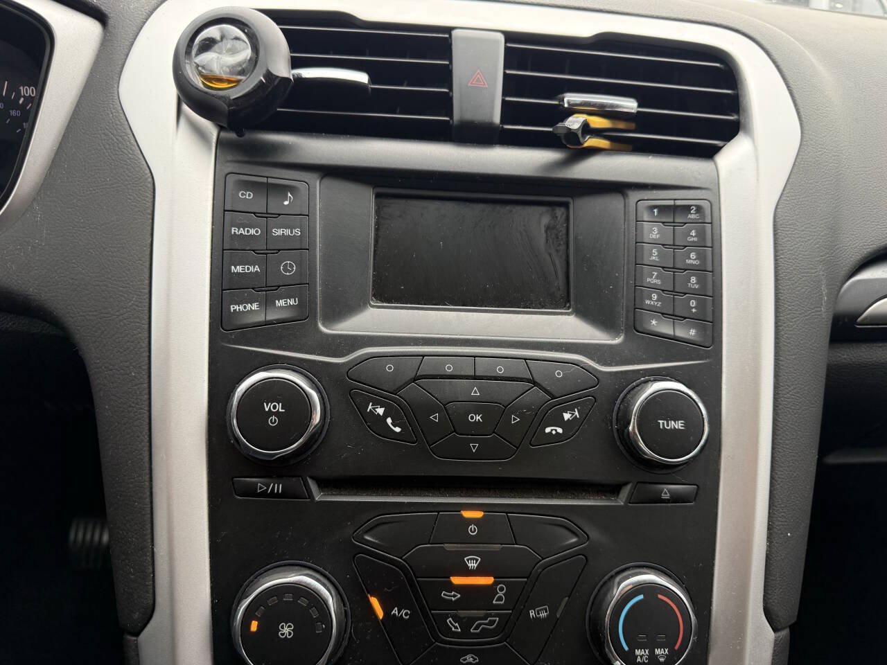 Used 2014 Ford Fusion SE FWD image 27