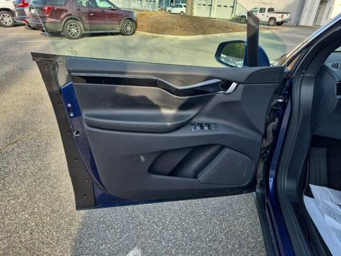 Used 2018 Tesla Model X 75D image 15