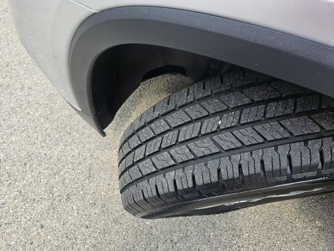 Used 2019 Chevrolet Traverse LT FWD image 5