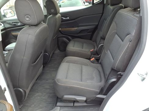 Used 2023 GMC Acadia SLE w/ Driver Convenience Package image 12