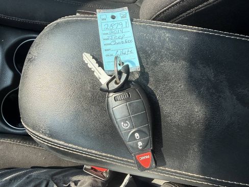 Used 2014 Jeep Cherokee Sport FWD image 19