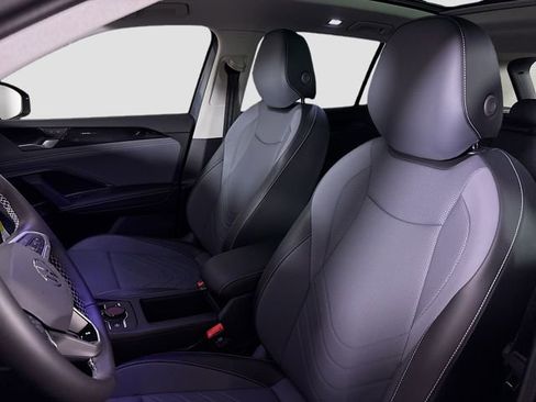 New 2025 Volkswagen Tiguan SE image 21