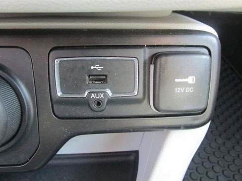 Used 2022 Jeep Renegade Limited image 15