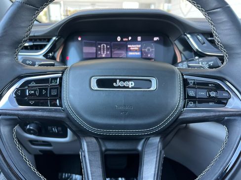 Used 2023 Jeep Grand Cherokee Overland w/ Adv Protech Group III AWD/4WD image 27