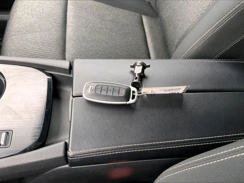 Used 2024 Nissan Rogue SV image 15