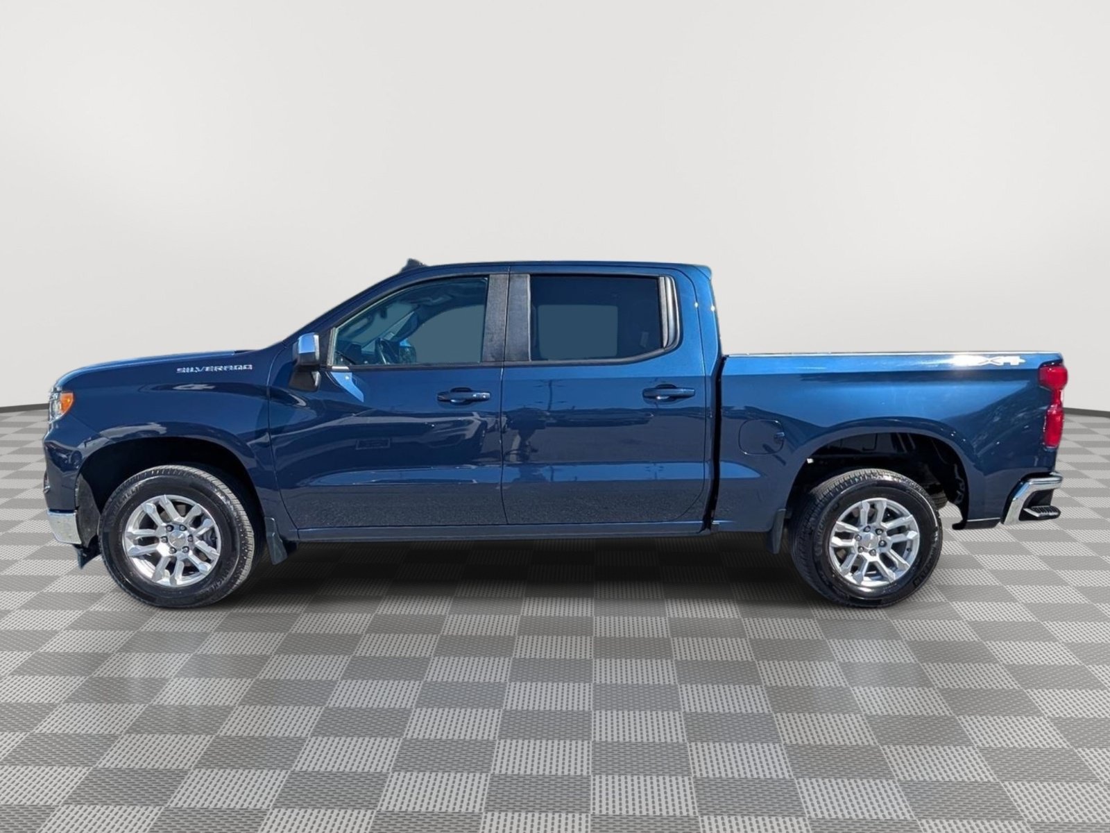 Used 2023 Chevrolet Silverado 1500 LT AWD/4WD image 2