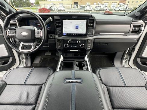 Used 2025 Ford F250 Platinum image 3