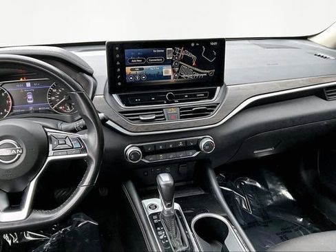 Used 2024 Nissan Altima 2.5 SV w/ SV Premium Package image 9