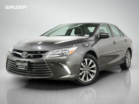 Used 2016 Toyota Camry XLE w/ Moonroof Package FWD image 1
