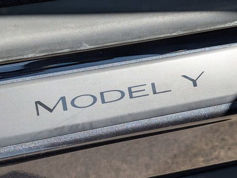 Used 2026 Tesla Model Y Long Range AWD/4WD image 18