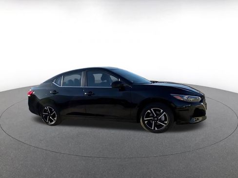 Used 2025 Nissan Sentra SV image 2