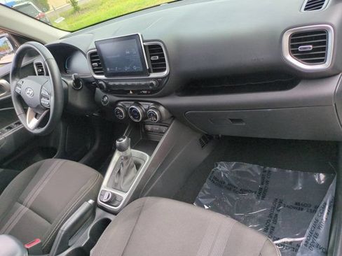 Used 2025 Hyundai Venue SEL FWD image 31