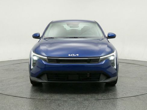 Used 2025 Kia K4 FWD image 2