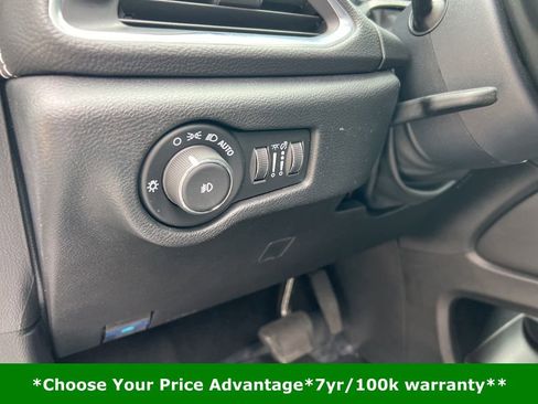 Certified 2025 Chrysler Pacifica Limited image 51