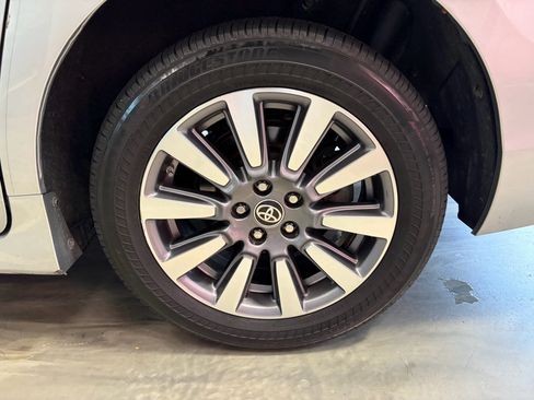 Used 2020 Toyota Sienna XLE Premium AWD/4WD image 29