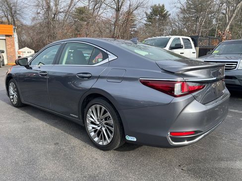 Used 2019 Lexus ES 300h image 3