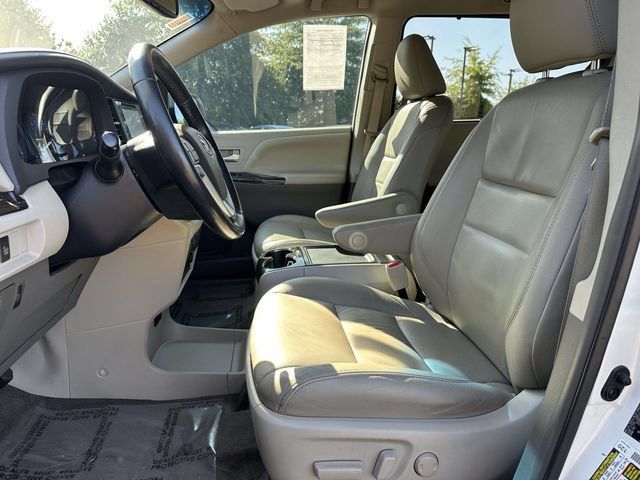 Used 2015 Toyota Sienna XLE Premium FWD image 10