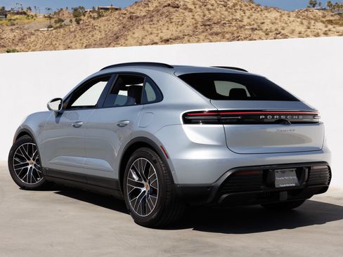 Certified 2025 Porsche Macan 4S Electric AWD/4WD image 3